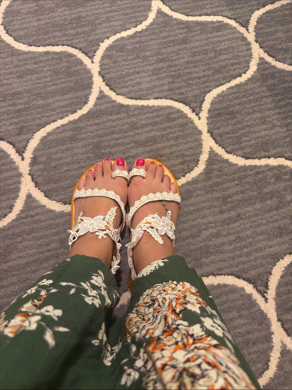Lace Floral Toe-Ring Sandals in White and Tan - Women's Summer Footwear - Picture 3 of 3